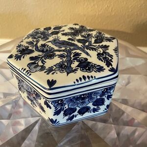 Dieft Blauw Blue and White Bird Vintage Trinket Box Hand Painted Made inHolland